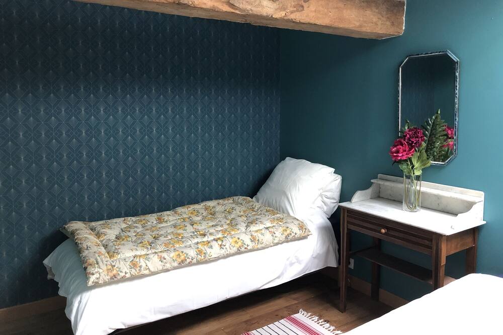 Photo of Bedroom in LIsle-en-Dodon