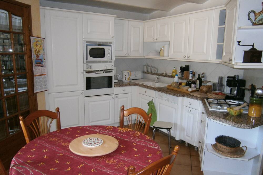 Photo of Kitchen in Rousson