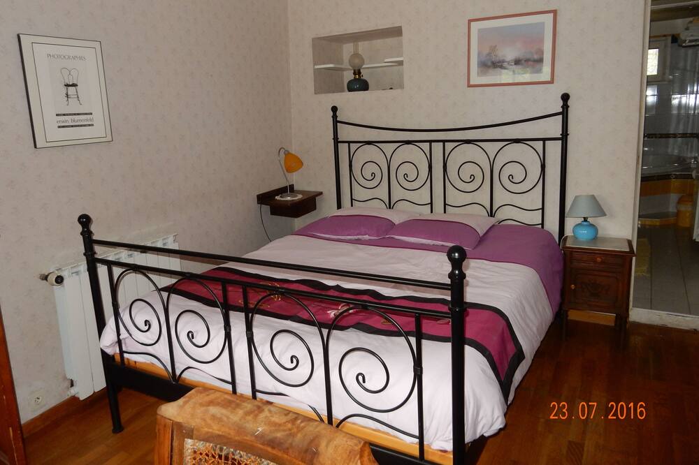 Photo of Bedroom in Rousson