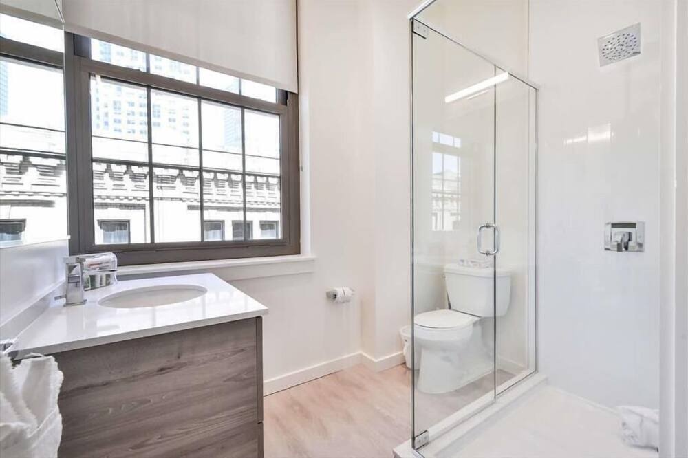 Photo of Bathroom in Chinatown