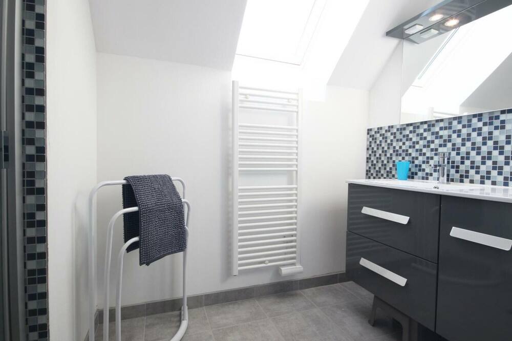 Photo of Bathroom in Canouville