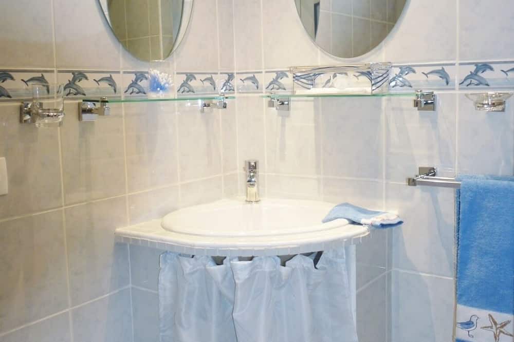 Photo of Bathroom in Venterol