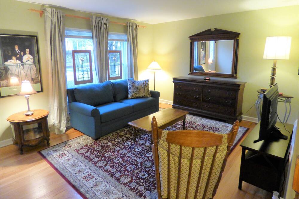 Photo of Livingroom in Forest Park