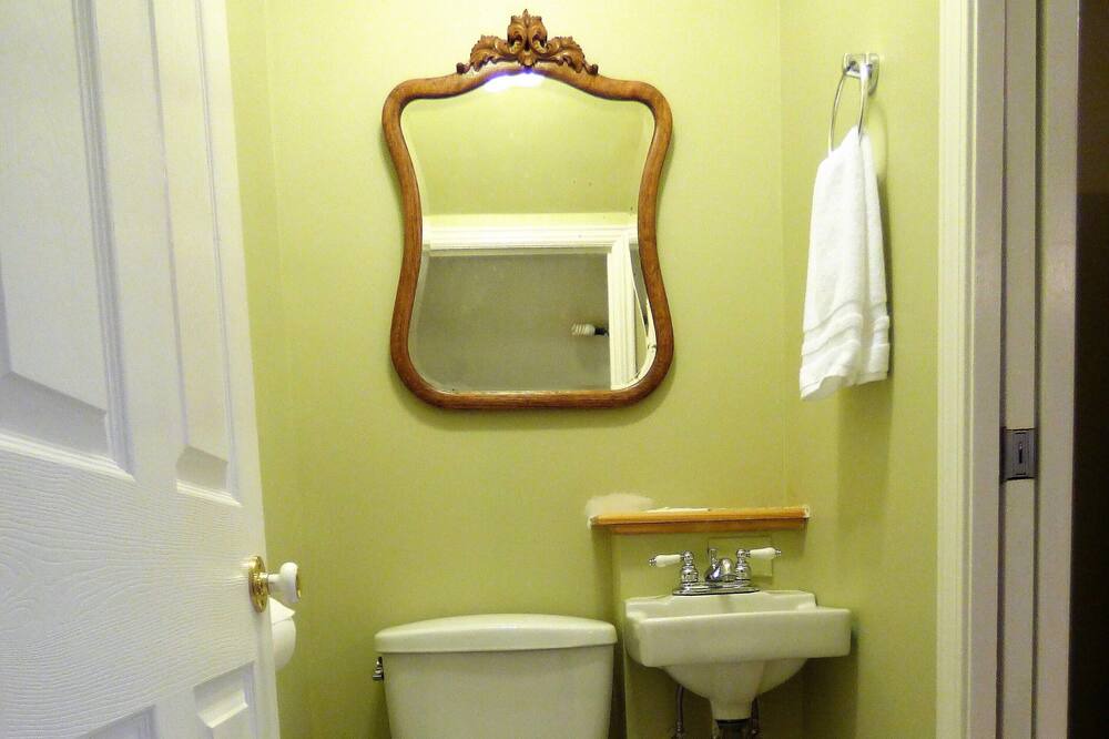 Photo of Bathroom in Forest Park
