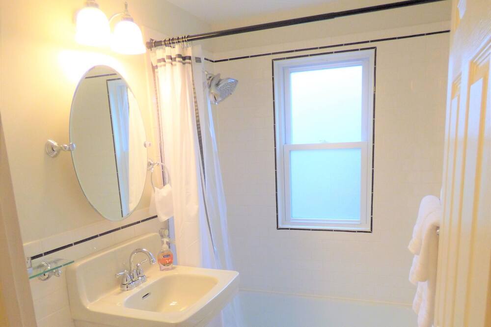 Photo of Bathroom in Forest Park
