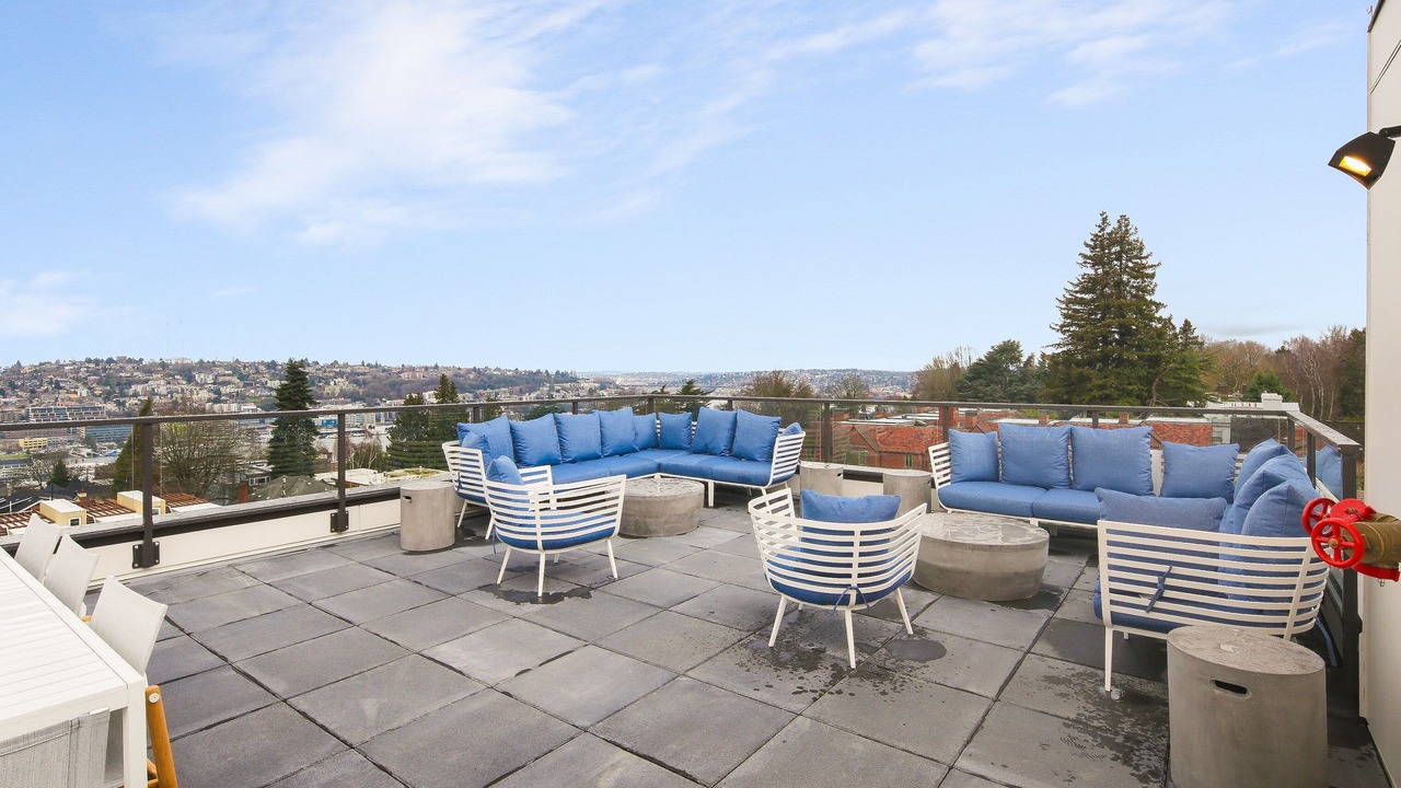 Photo of Patio Balcony in Broadway