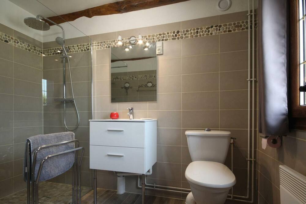Photo of Bathroom in Osmoy-Saint-Valery