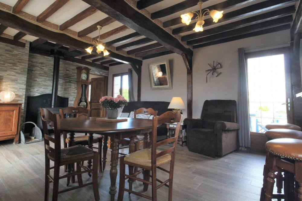 Photo of Livingroom in Osmoy-Saint-Valery