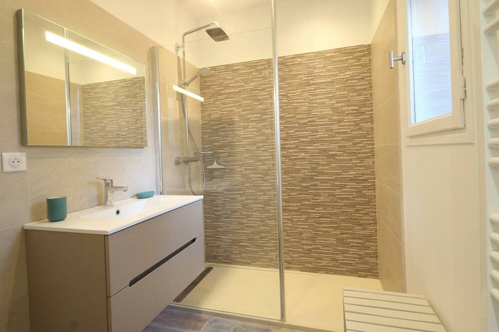 Photo of Bathroom in Sahurs
