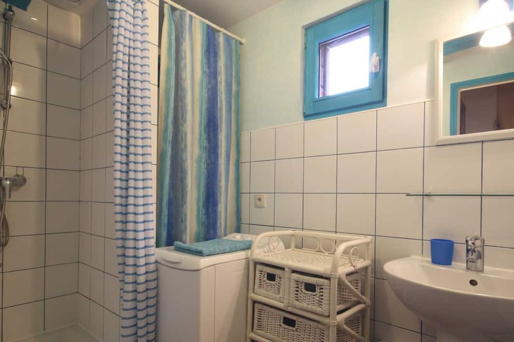 Photo of Bathroom in Bully