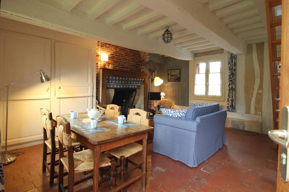 Photo of Livingroom in Bully