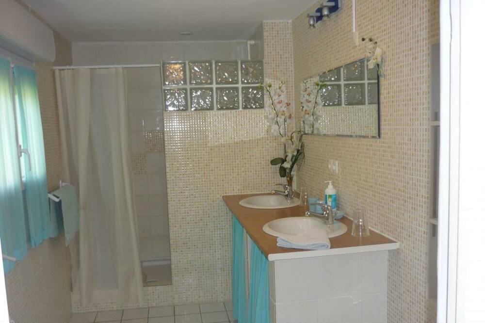 Photo of Bathroom in Octeville-sur-Mer