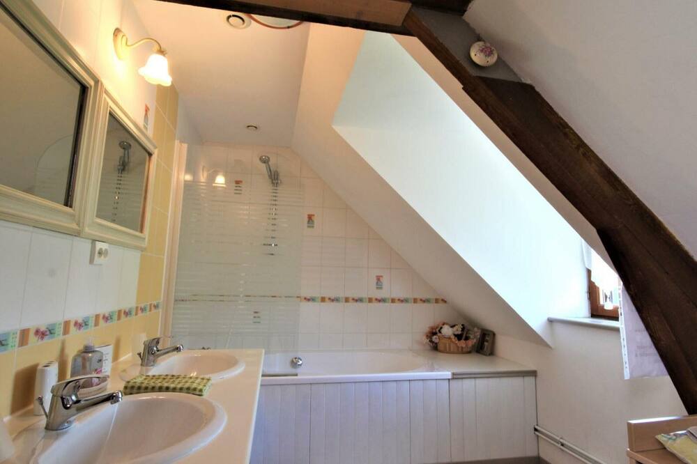 Photo of Bathroom in Octeville-sur-Mer
