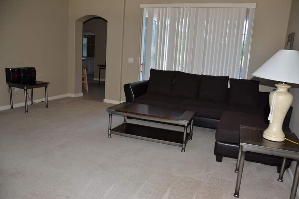 Photo of Livingroom in Highlands Reserve