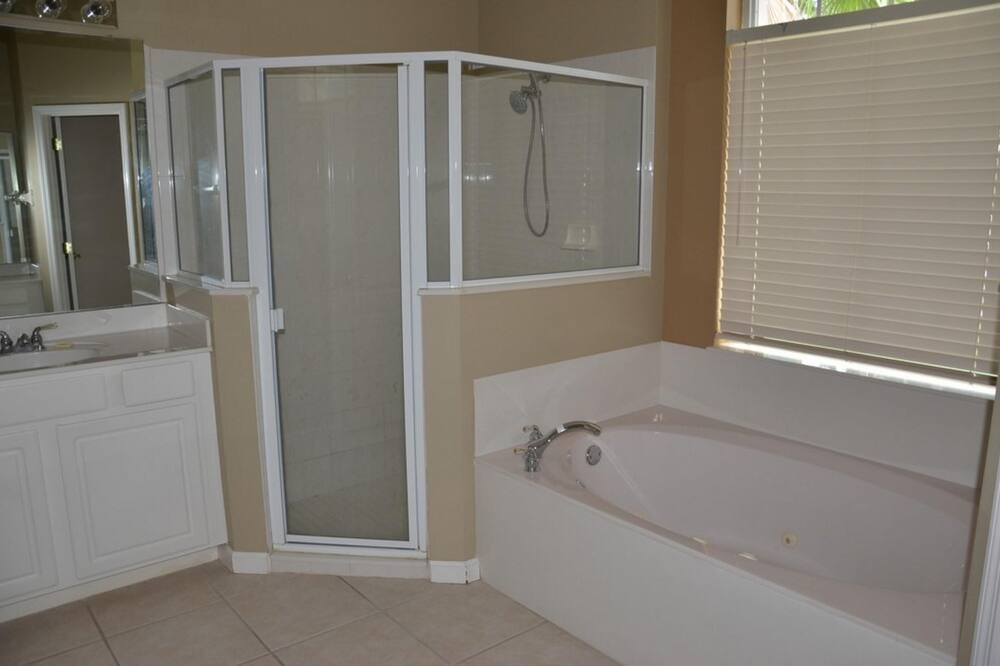 Photo of Bathroom in Highlands Reserve
