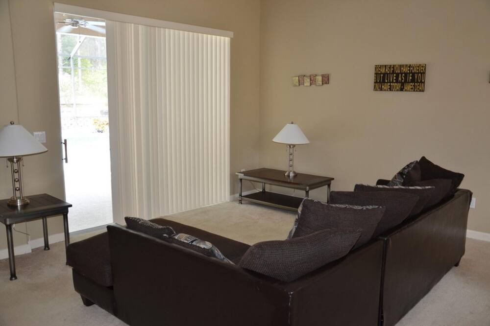 Photo of Livingroom in Highlands Reserve