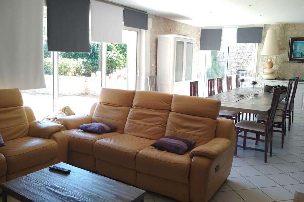 Photo of Livingroom in Montcabrier