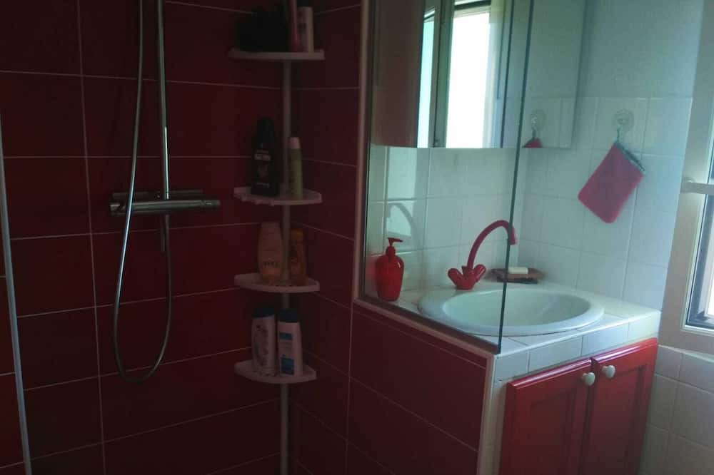 Photo of Bathroom in Montcabrier