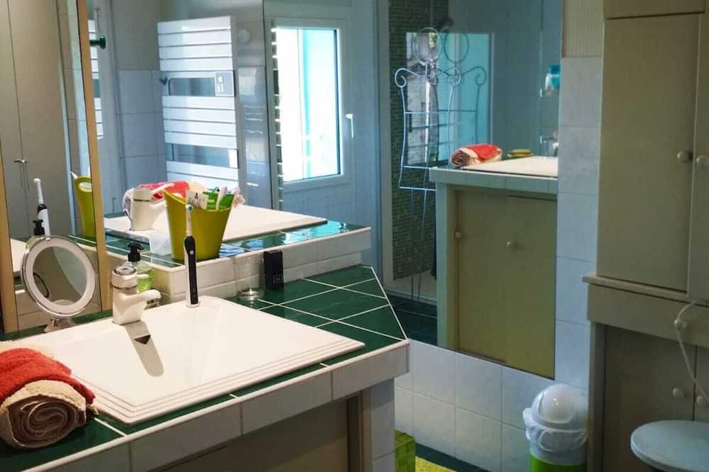 Photo of Bathroom in Montcabrier