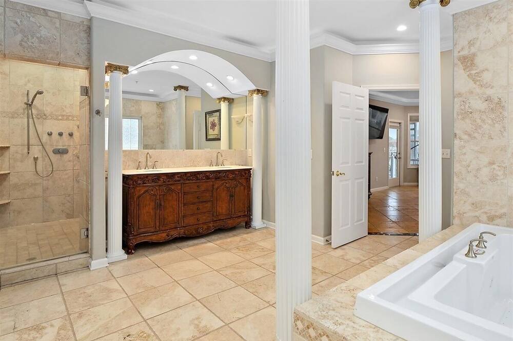 Photo of Bathroom in Heron Harbour Isle