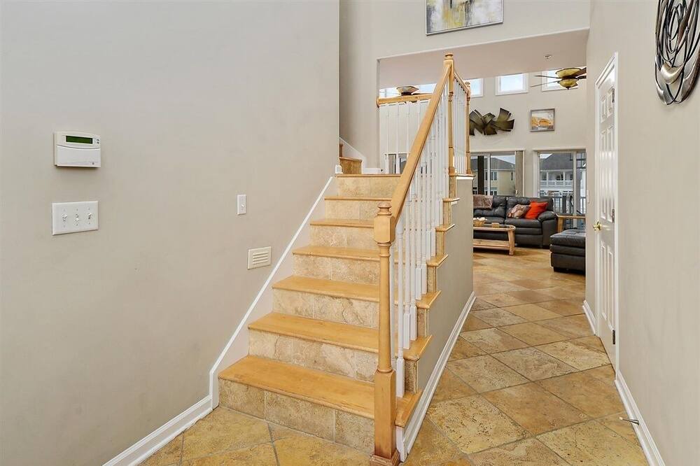 Photo of Livingroom in Heron Harbour Isle