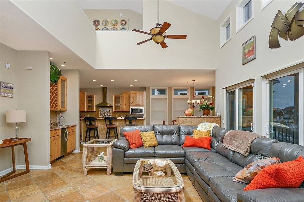 Photo of Livingroom in Heron Harbour Isle