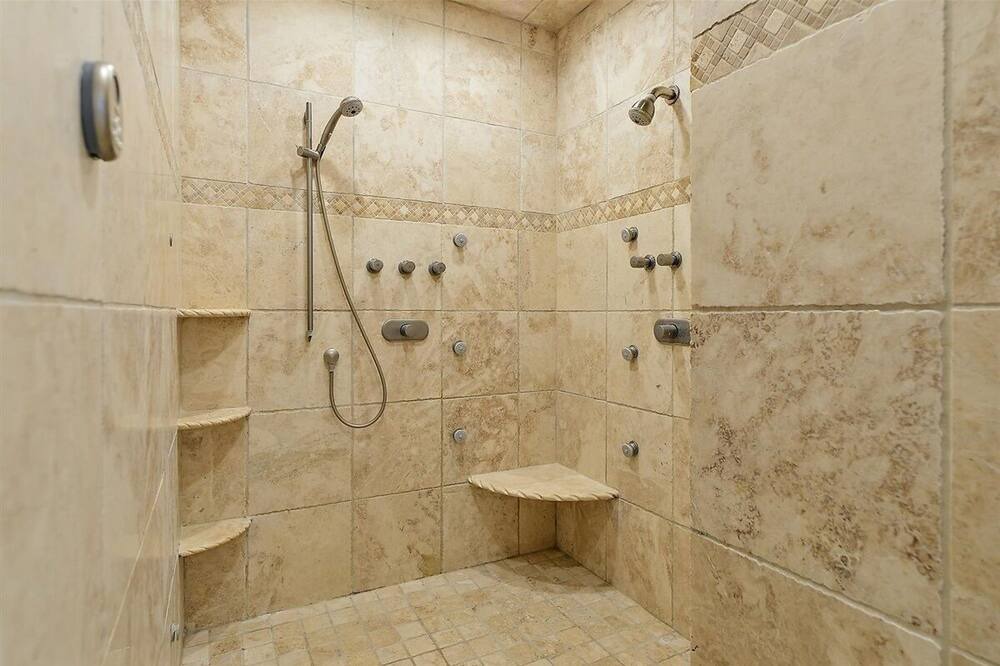 Photo of Bathroom in Heron Harbour Isle