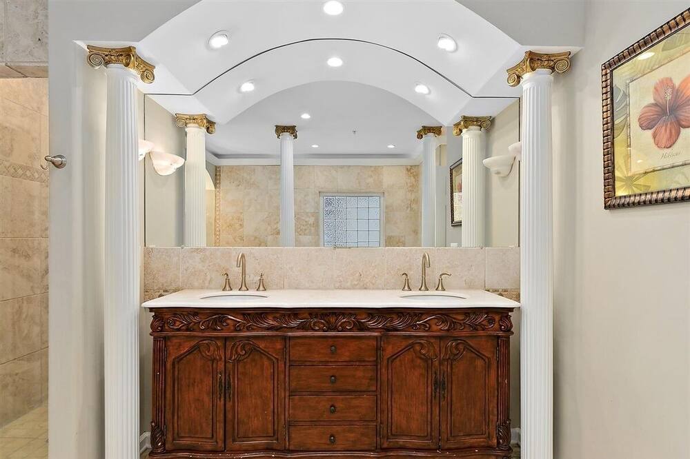 Photo of Bathroom in Heron Harbour Isle