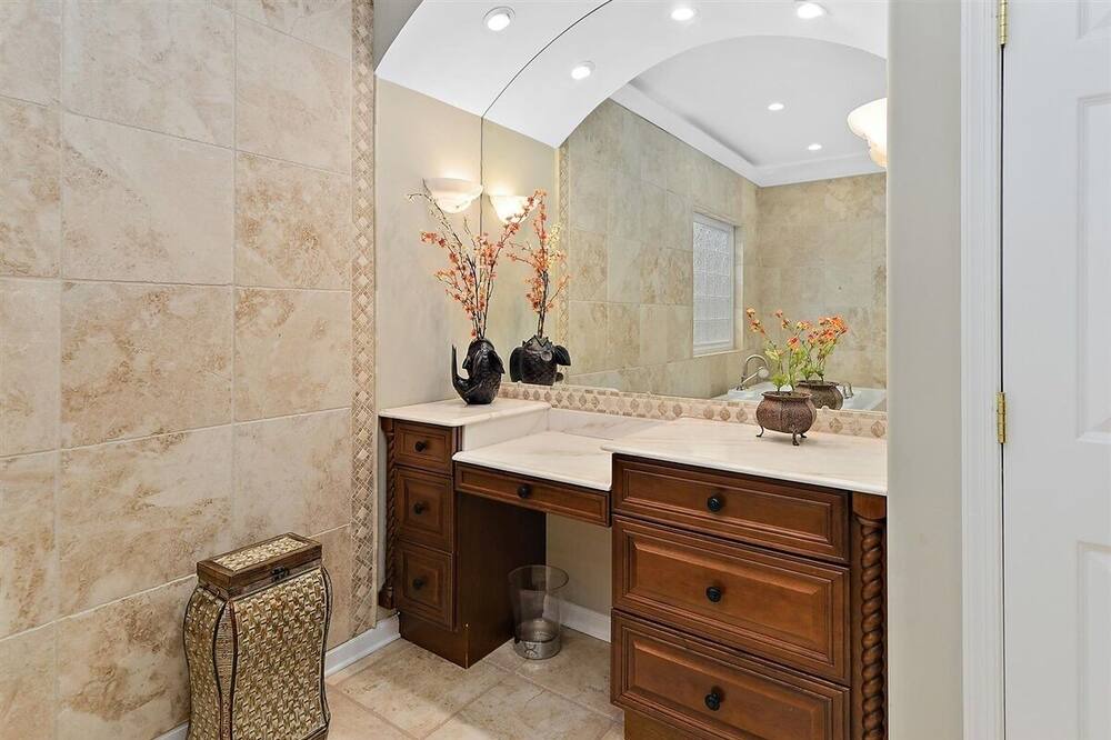 Photo of Bathroom in Heron Harbour Isle