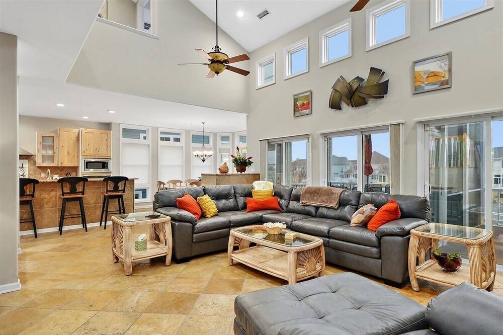 Photo of Livingroom in Heron Harbour Isle