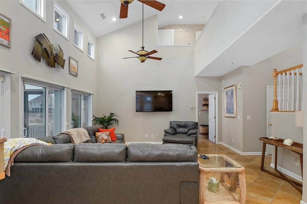 Photo of Livingroom in Heron Harbour Isle