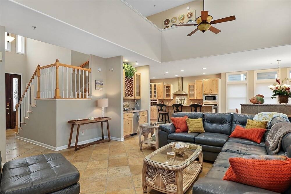 Photo of Livingroom in Heron Harbour Isle