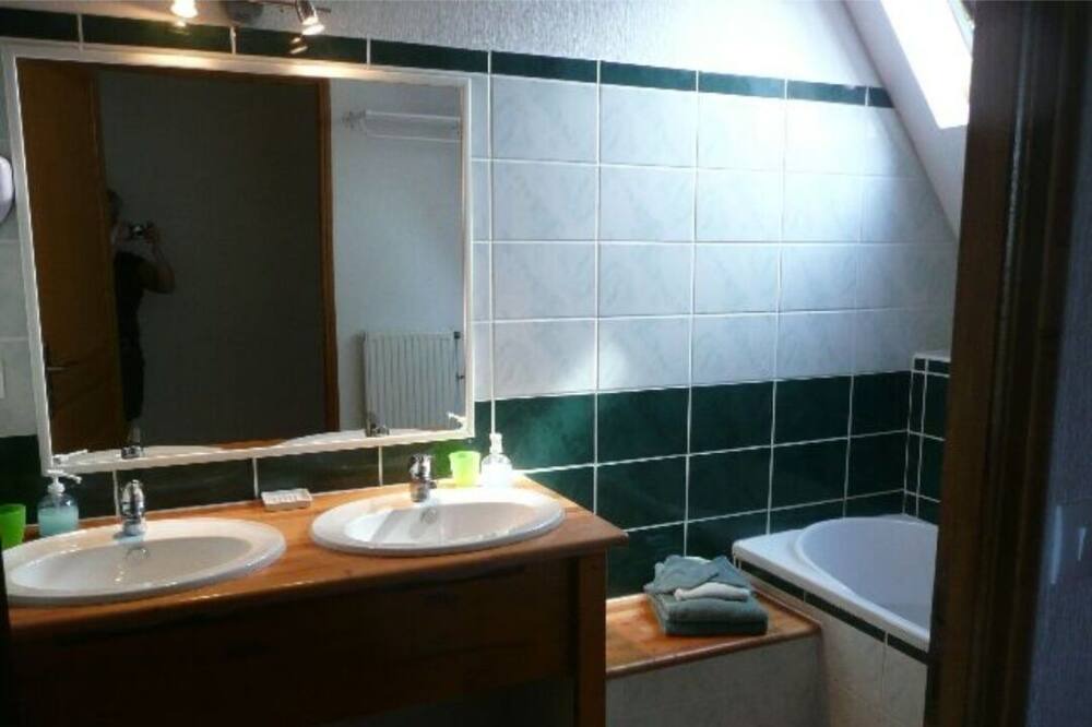 Photo of Bathroom in Manneville-es-Plains
