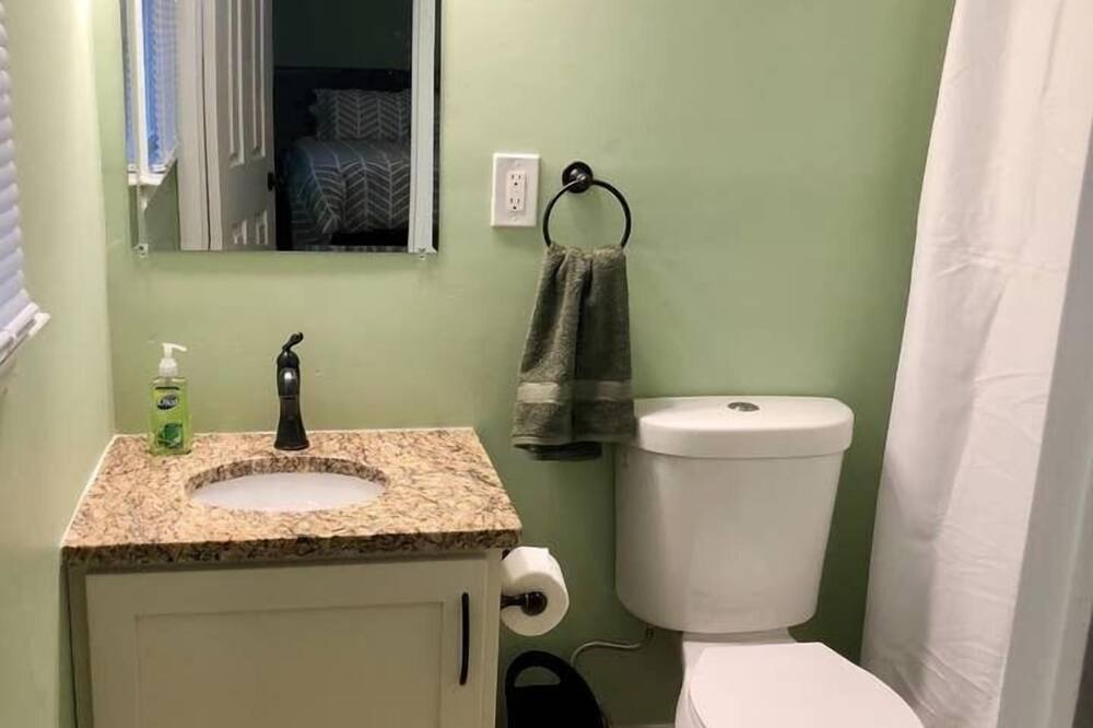 Photo of Bathroom in Willoughby Spit