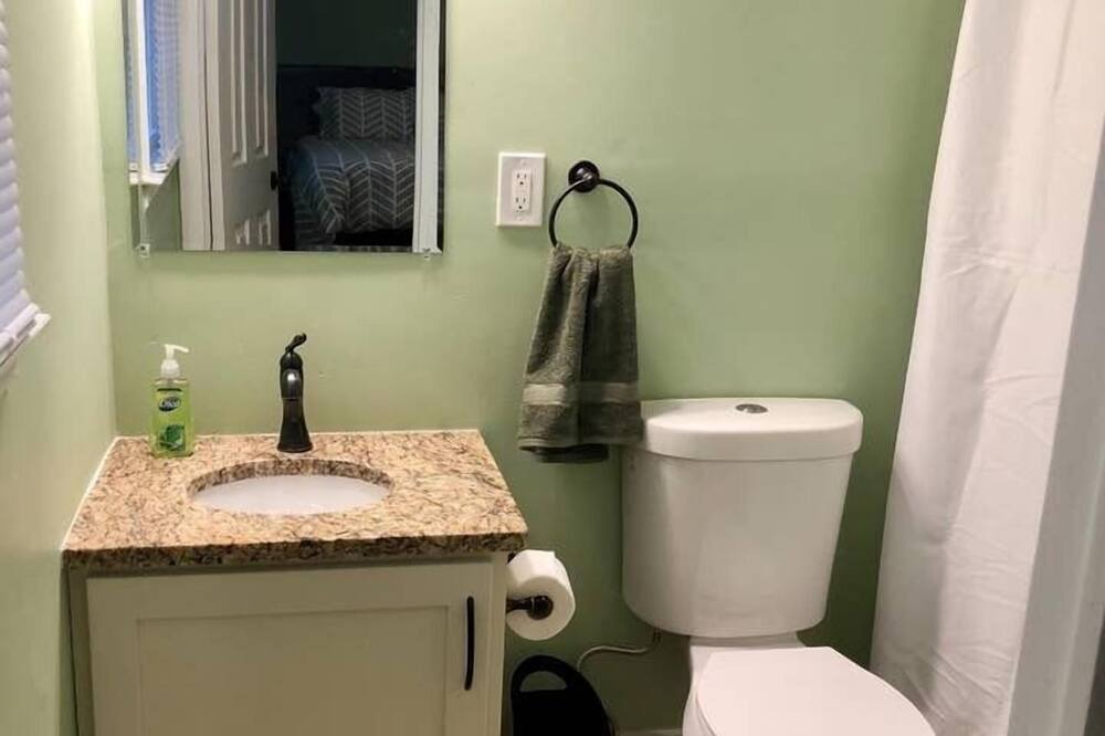 Photo of Bathroom in Willoughby Spit
