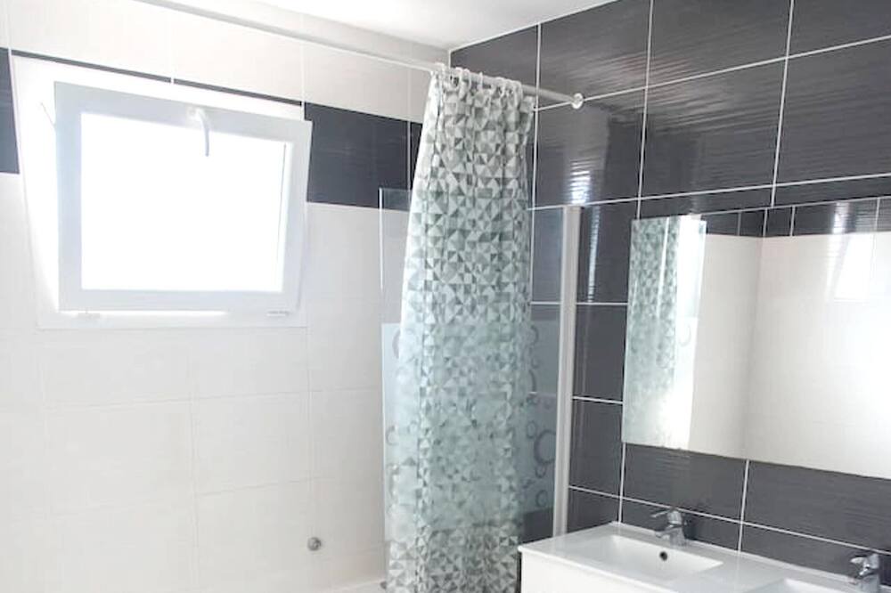 Photo of Bathroom in Lunel