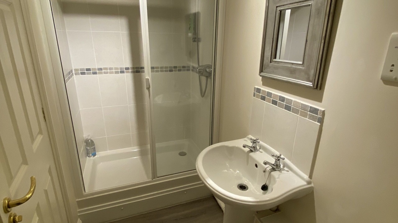 Photo of Bathroom in Linslade