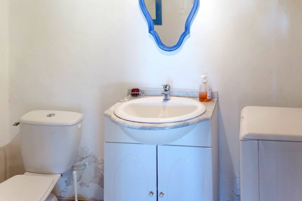 Photo of Bathroom in Labretonie