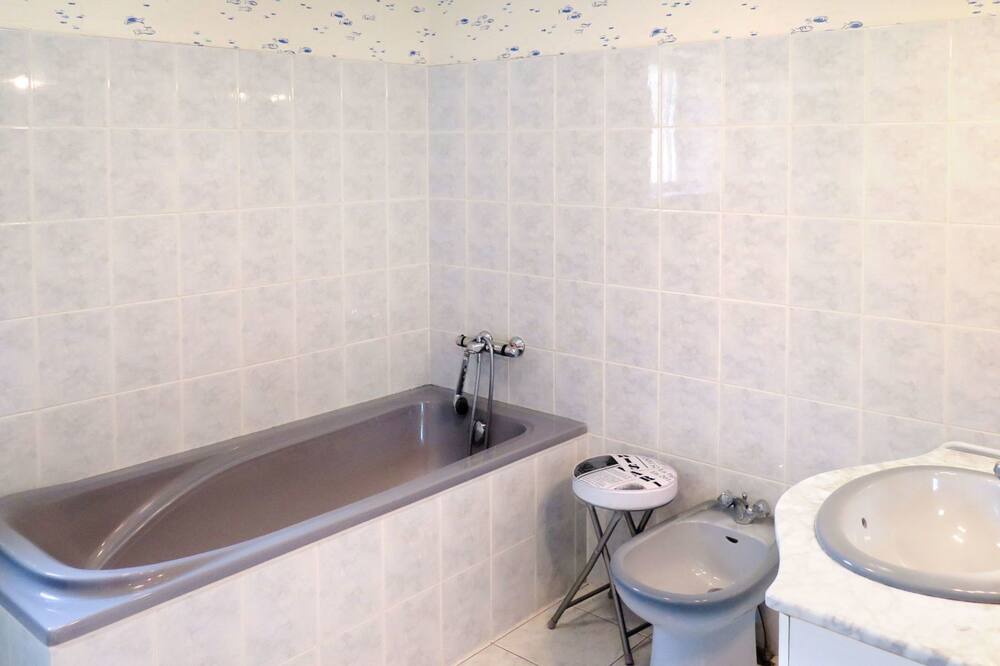 Photo of Bathroom in Belmontet