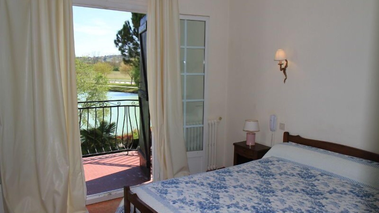 Photo of Bedroom in L'Isle-Jourdain