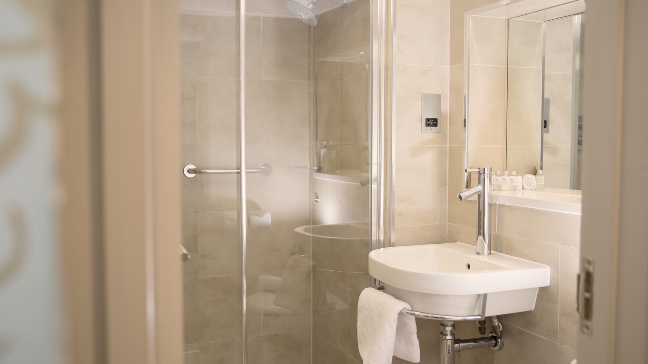 Photo of Bathroom in Eashing