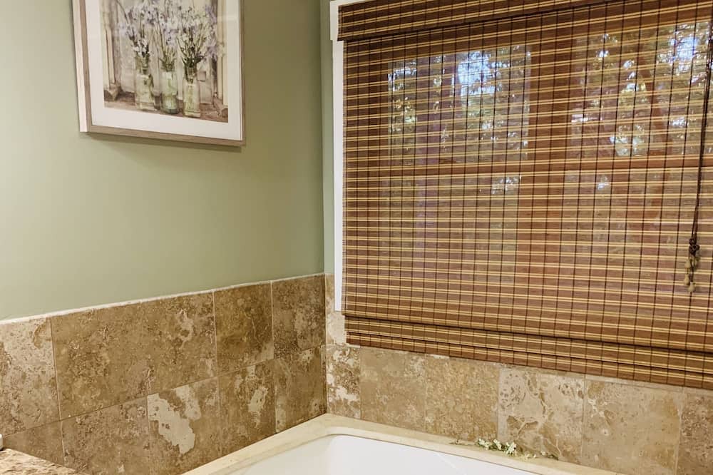 Photo of Bathroom in Chestnut Springs