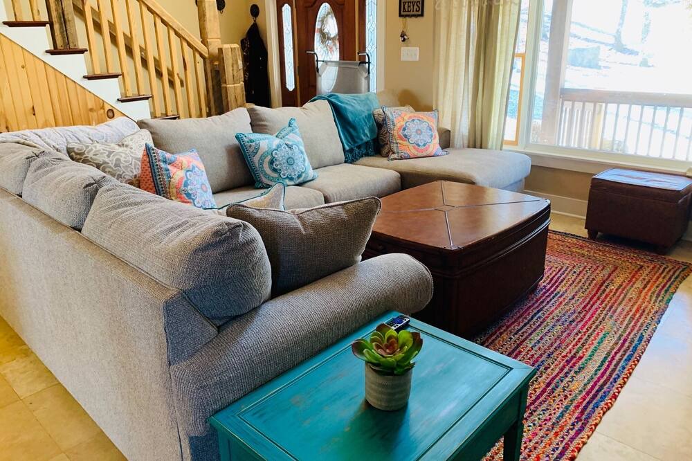 Photo of Livingroom in Chestnut Springs