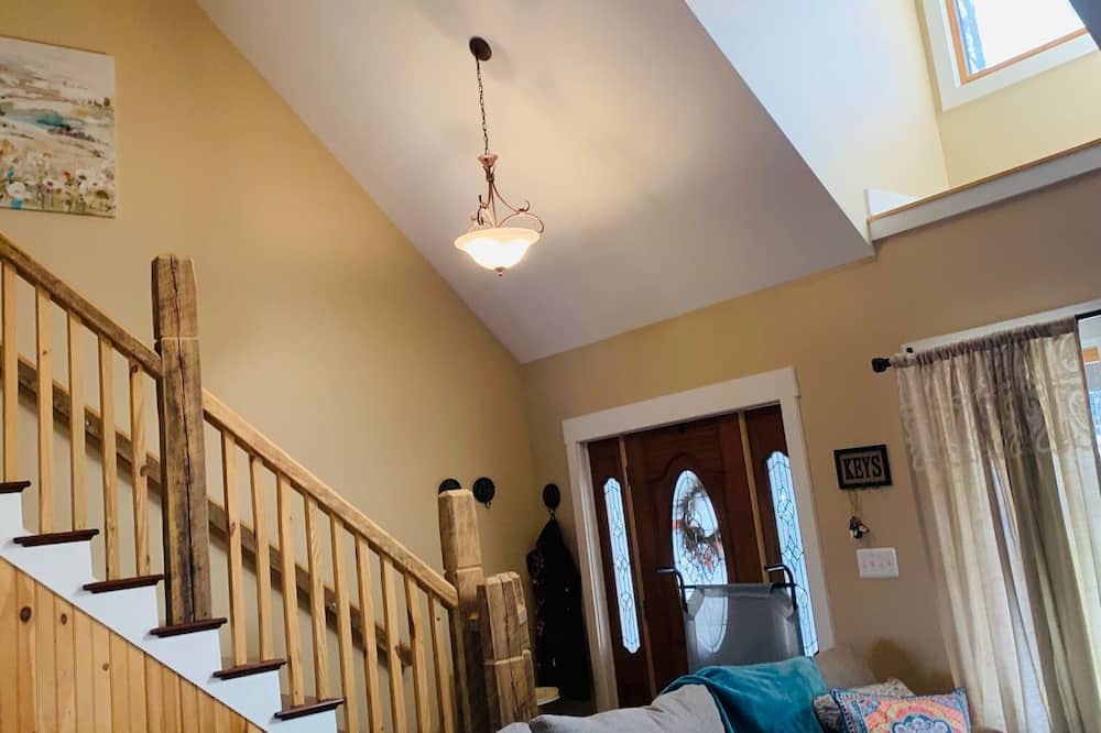 Photo of Livingroom in Chestnut Springs