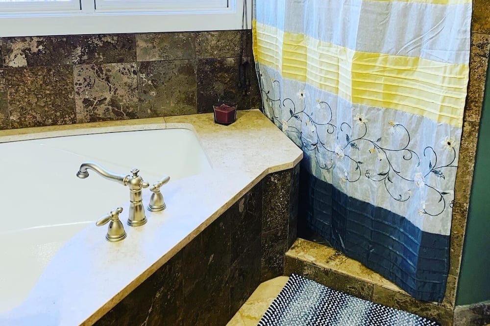 Photo of Bathroom in Chestnut Springs