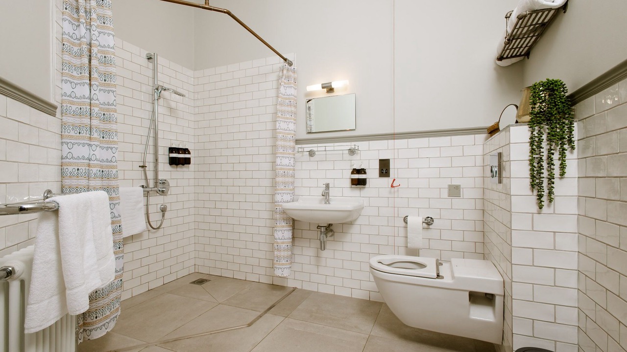 Photo of Bathroom in Toddington