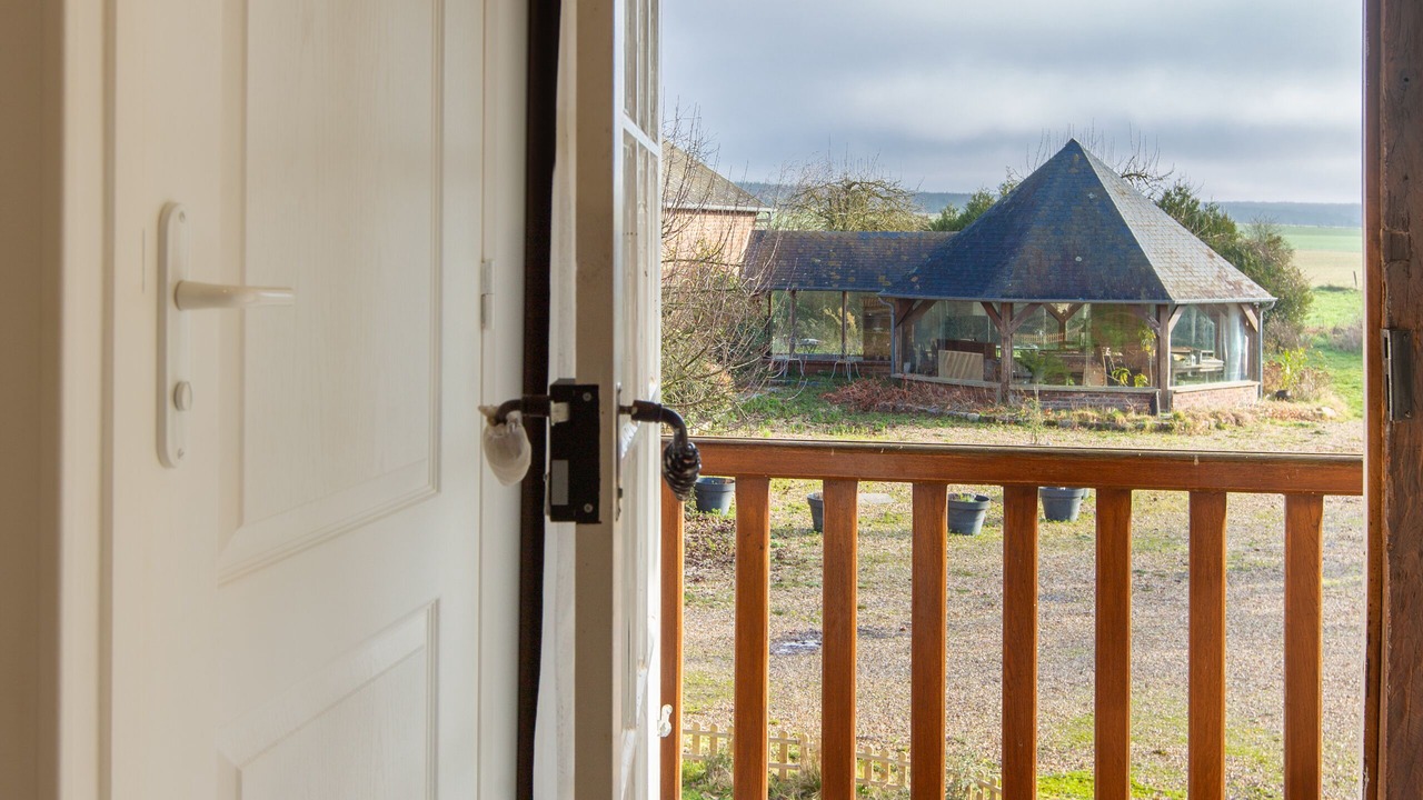 Photo of Patio Balcony in Nojeon-en-Vexin