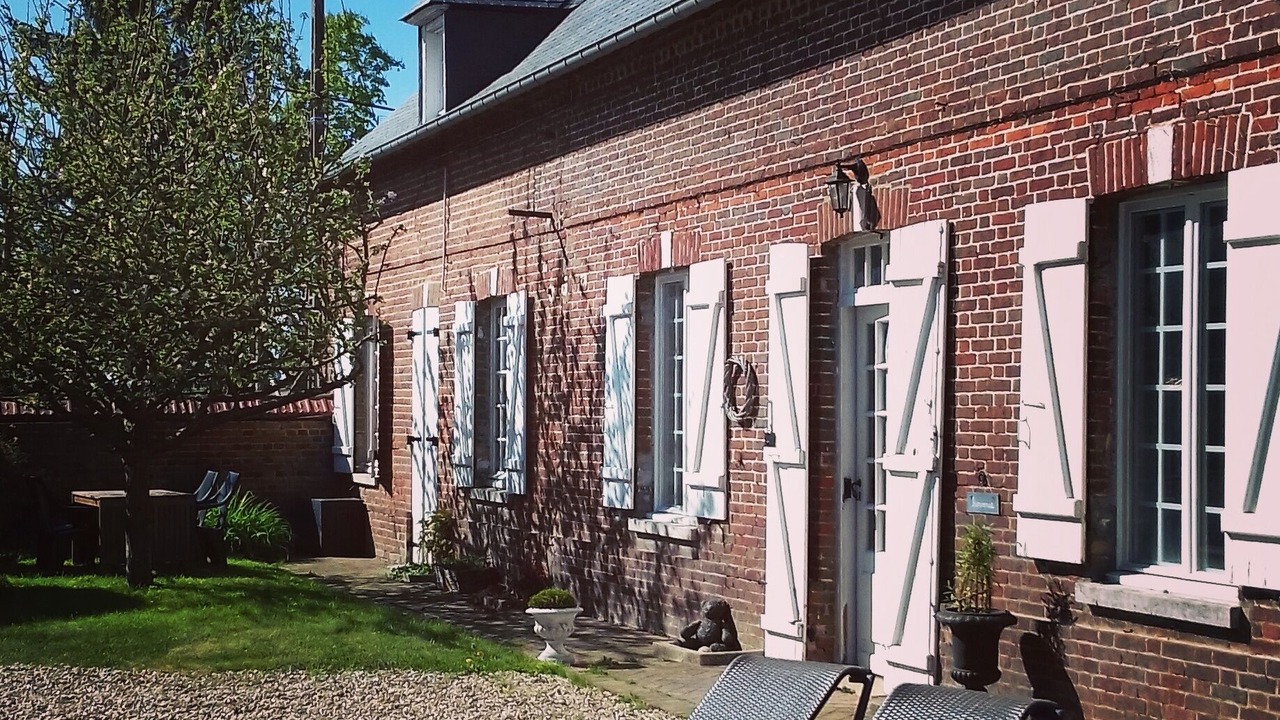 Photo of Patio Balcony in Nojeon-en-Vexin