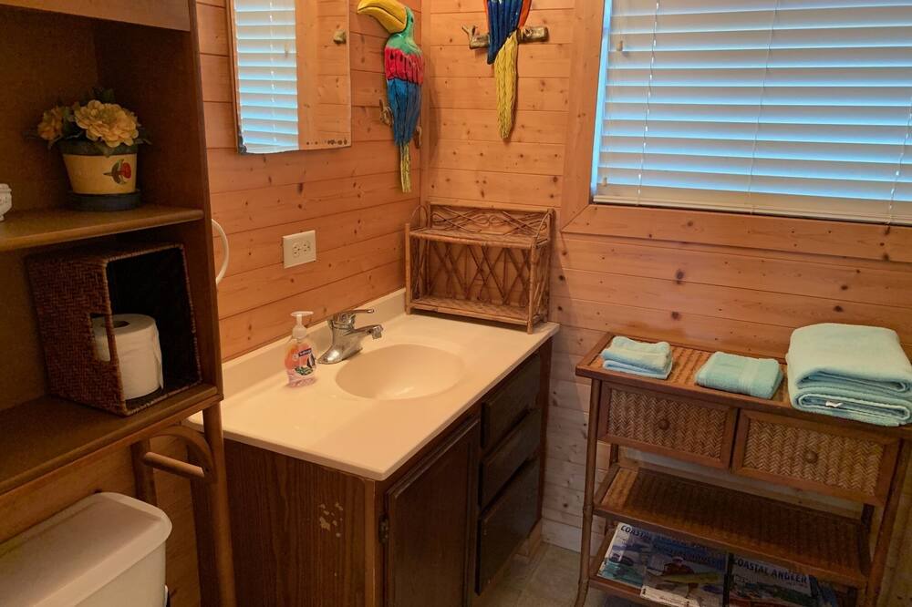 Photo of Bathroom in Elmaton