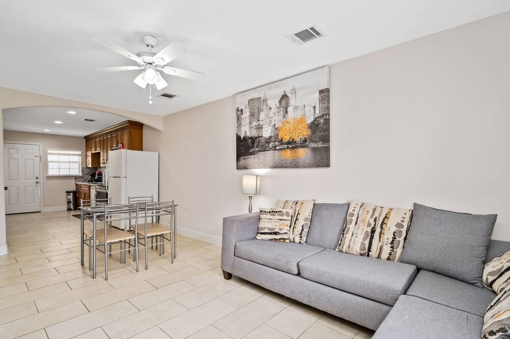 Photo of Livingroom in OST - South Union